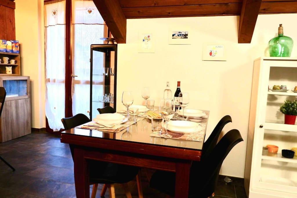 Attico Nel Cuore Delle Langhe - Free Parking Wi-Fi E Ac Alba Kültér fotó